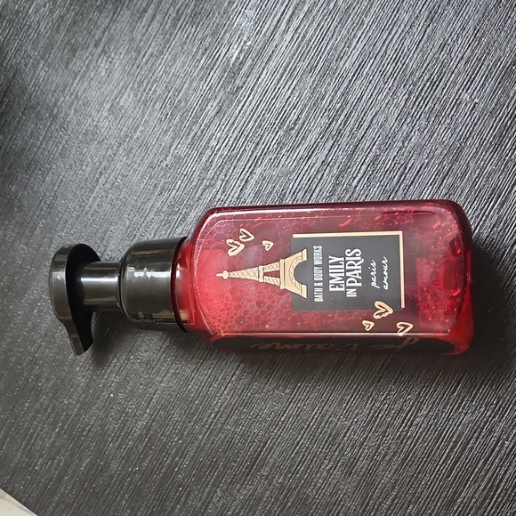 Bath & Body Works Paris Amour Gentle & Clean Foaming Hand Soap - Picture 3 of 5
